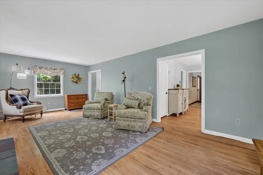 11 Foster St, Oxford, MA 01540 - #3