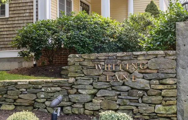 25 Whiting Ln #25, Hingham, MA 02043