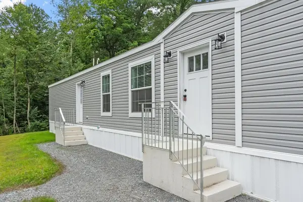 1990 Mass Ave #10, Lunenburg, MA 01462
