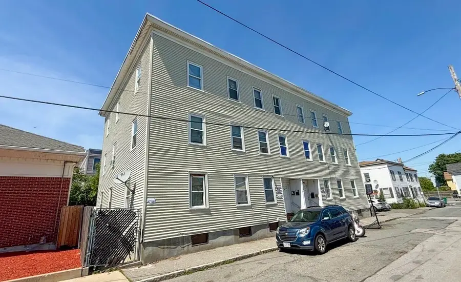 18 Auburn St, Lowell, MA 01852 - #3