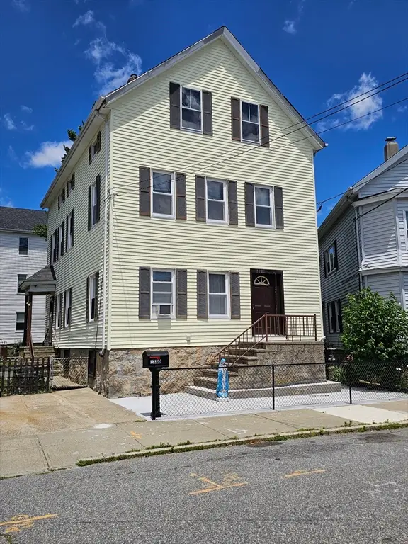 1380 Globe St, Fall River, MA 02721