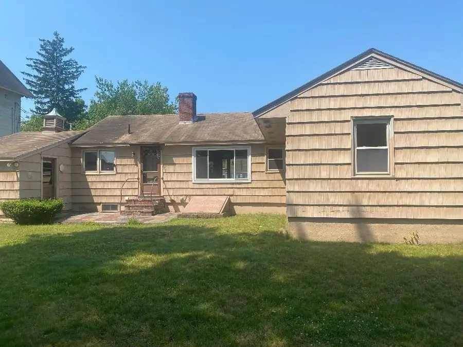 227 Greeley St, Clinton, MA 01510 - #3