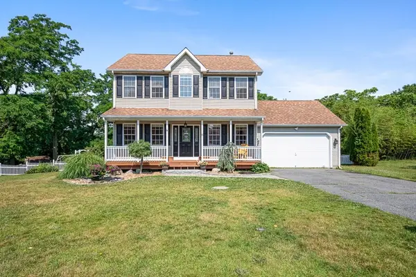 15 Dolphin Cir, Somerset, MA 02726