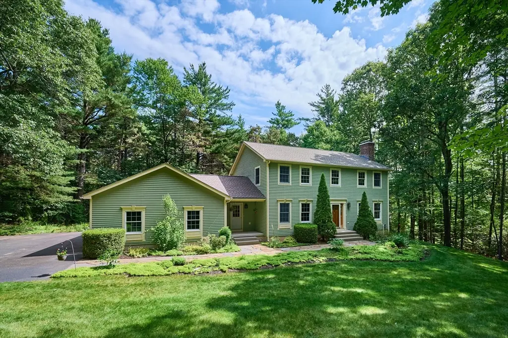 2 Eastwood Dr, Southampton, MA 01073 - #1