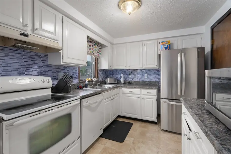 340 Dale St #H, Chicopee, MA 01013 - #3