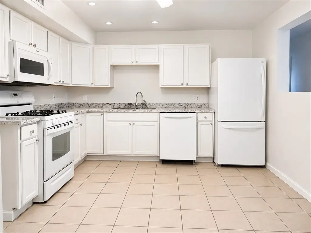 526 Third St #3, Fall River, MA 02721 - #1