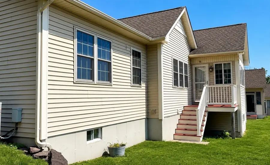 717 Northampton St #12, Holyoke, MA 01040 - #3