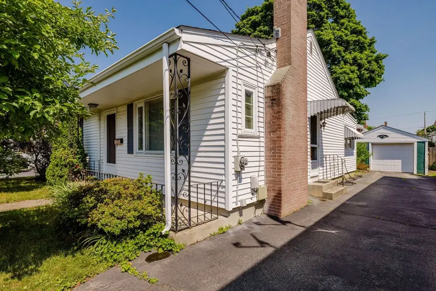 156 Harris St, Pawtucket, RI 02861 - #3