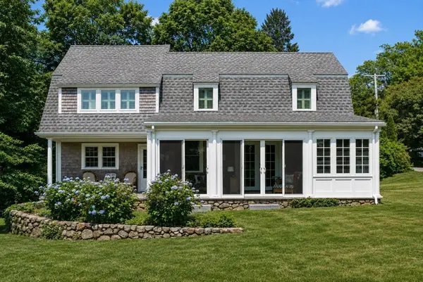 51 Davis St, Tisbury, MA 02568