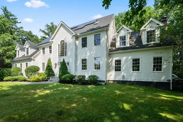 23 Falcon Ridge Dr, Hopkinton, MA 01748