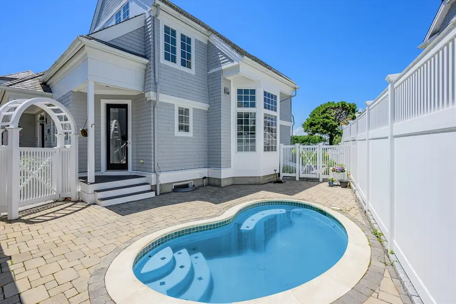 129 Shore Dr W, Mashpee, MA 02649 - #2