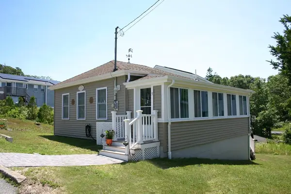 5 Upland Rd, Wareham, MA 02558