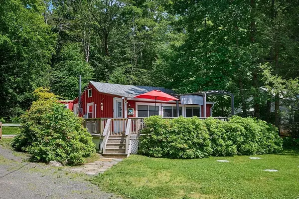 44 Aberdeen Rd, Goshen, MA 01032