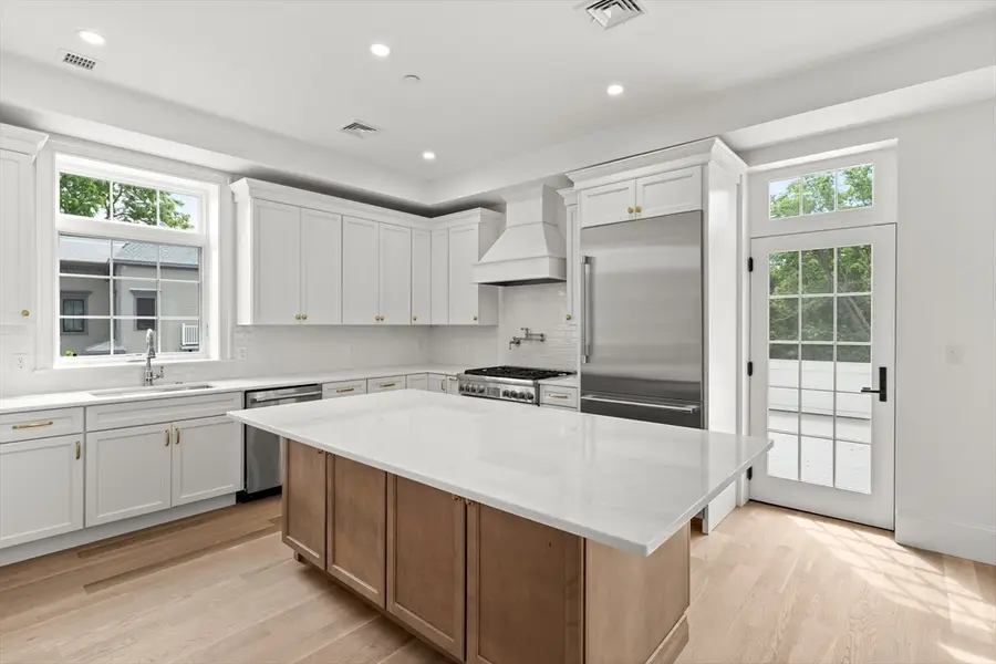 64 Pleasant Street #B, Marblehead, MA 01945 - #3