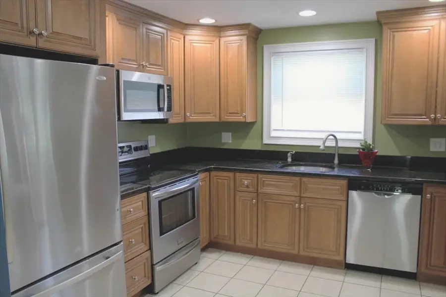 21 Whitcomb Dr, Lancaster, MA 01523 - #3