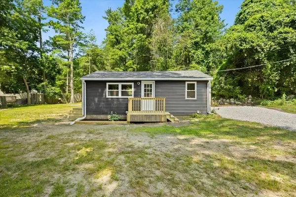 13 Cherry St, Lakeville, MA 02347