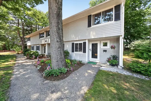 1 Beals Cove Rd #D, Hingham, MA 02043