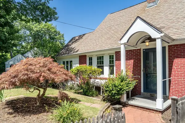 16 Roundwood Rd, Newton, MA 02464