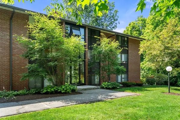 7 Longwood Drive #207, Andover, MA 01810