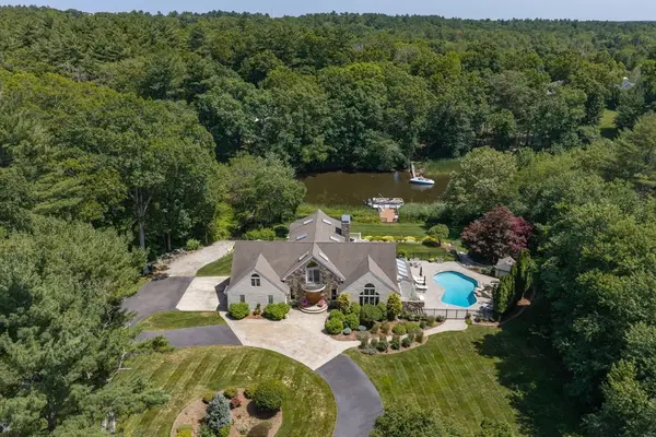 112 River Rd, Hanover, MA 02339