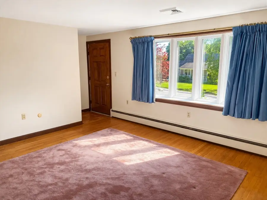 1282 Quaker St, Northbridge, MA 01534 - #2