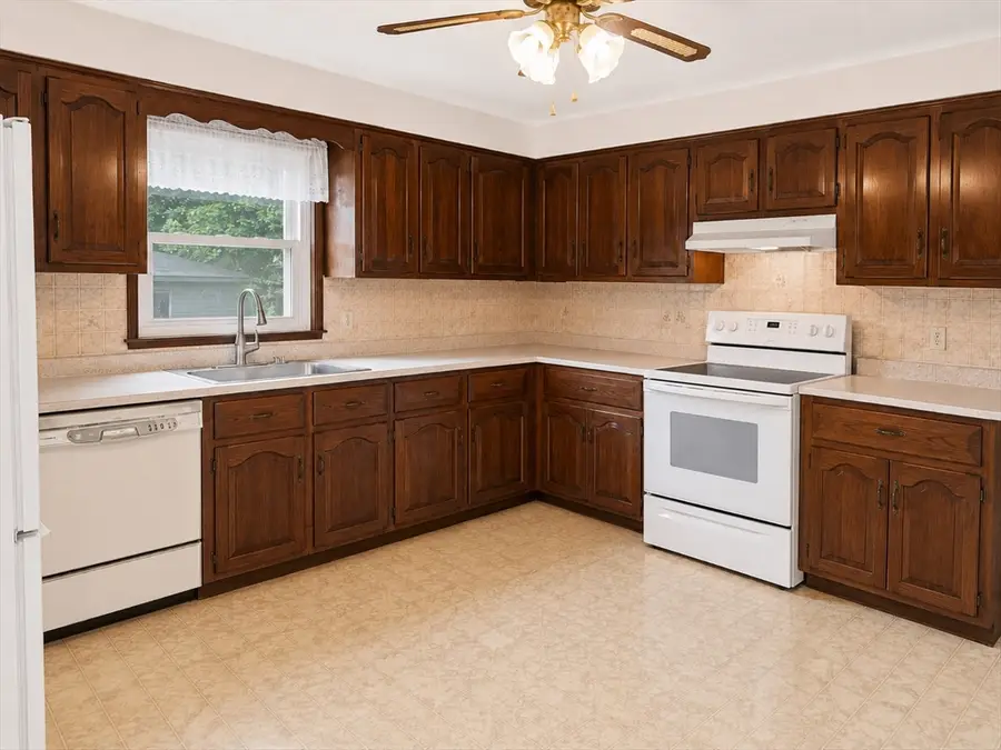 1282 Quaker St, Northbridge, MA 01534 - #3