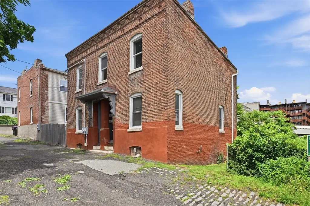 116-118 West St, Holyoke, MA 01040 - #1
