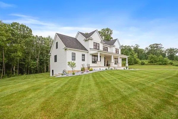 22 Sunset Ridge, Ludlow, MA 01056