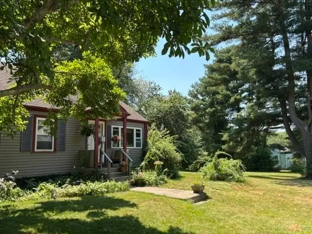 11 Blain St, Acushnet, MA 02743 - #2