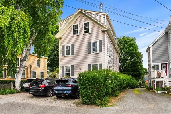 13 Linden St #3, Marblehead, MA 01945