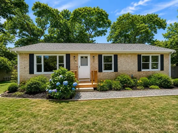 82 Pennsylvania Avenue, Oak Bluffs, MA 02557