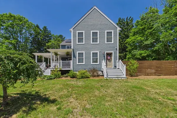 351 County Rd, Rochester, MA 02770