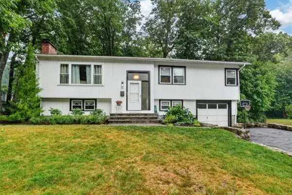 11 Geraldine Road, Framingham, MA 01701