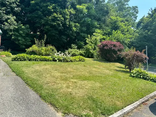 64 Goodrich St, Springfield, MA 01104
