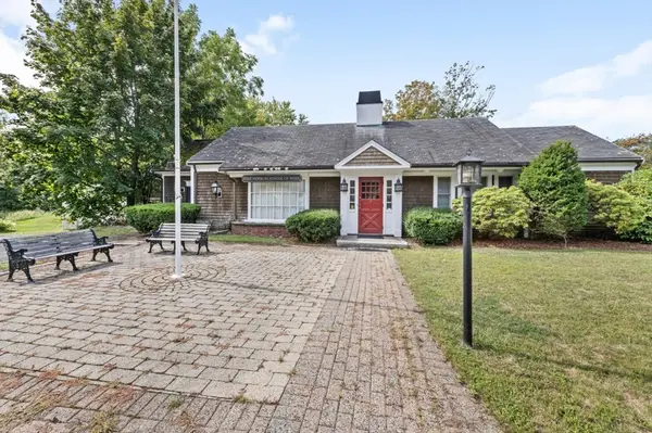11 Maple St, West Newbury, MA 01985
