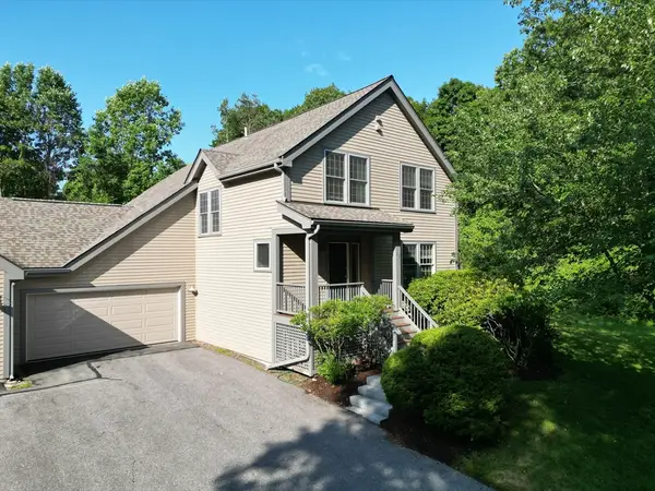 25 Livermore Ln #25, Weston, MA 02493
