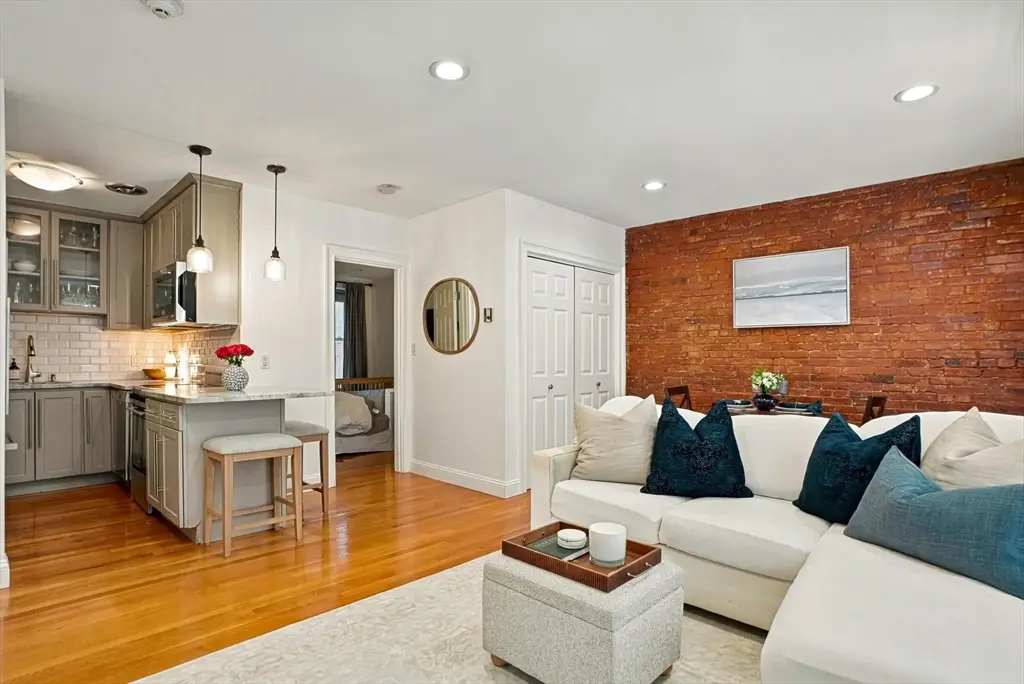 8 Battery St #4, Boston, MA 02109 - #1