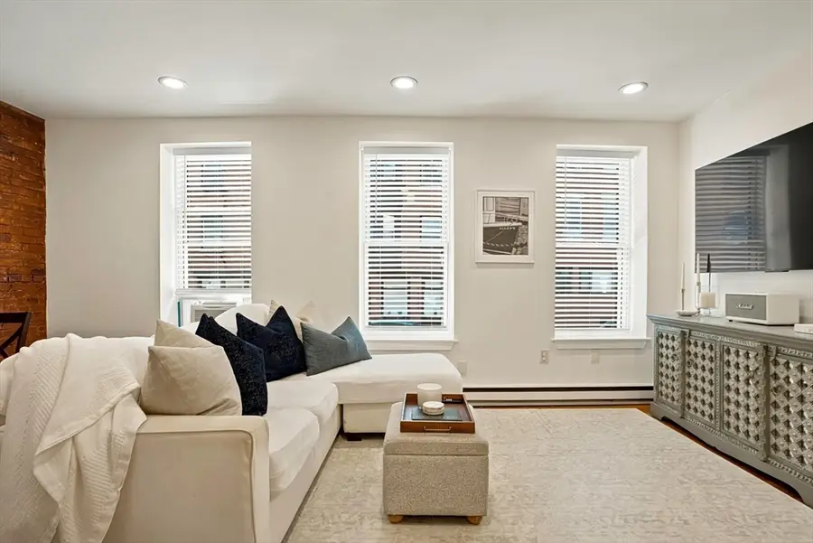8 Battery St #4, Boston, MA 02109 - #3