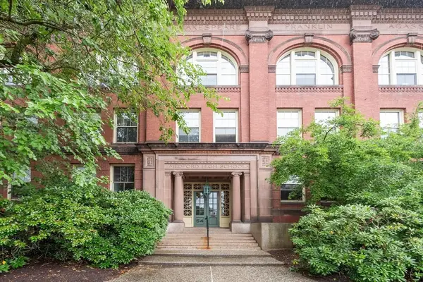 54 Forest St #412, Medford, MA 02155