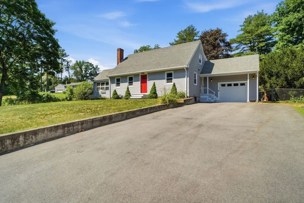 31 Carlisle St, Chelmsford, MA 01824 - #1