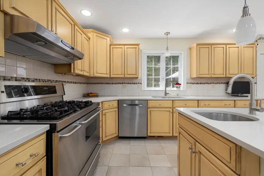 21 Chase Rd, Dartmouth, MA 02747 - #3