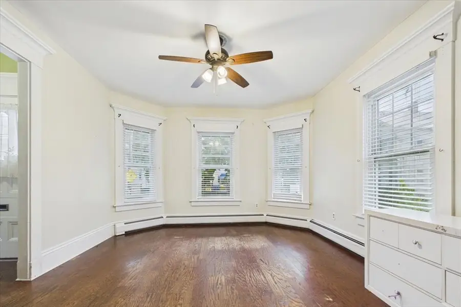 107 Sycamore St, New Bedford, MA 02740 - #3
