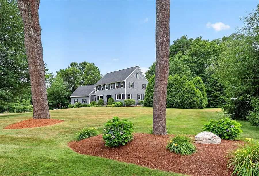 32 Country Club Cir, Pembroke, MA 02359 - #3