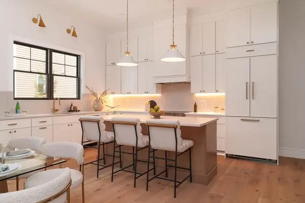 712 Watertown St #712, Newton, MA 02460