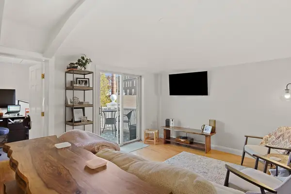 266 Essex St #6, Salem, MA 01970