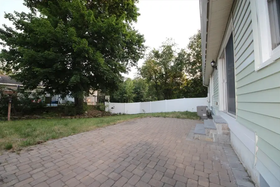 14 Wesley St, Dracut, MA 01826 - #3
