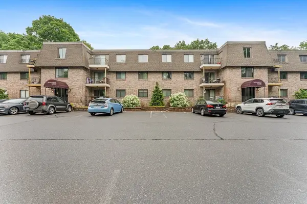 59 School St #B15, Northborough, MA 01532