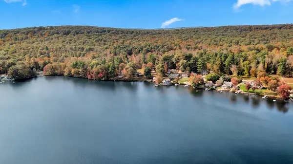 79 7th Street, Brimfield, MA 01010
