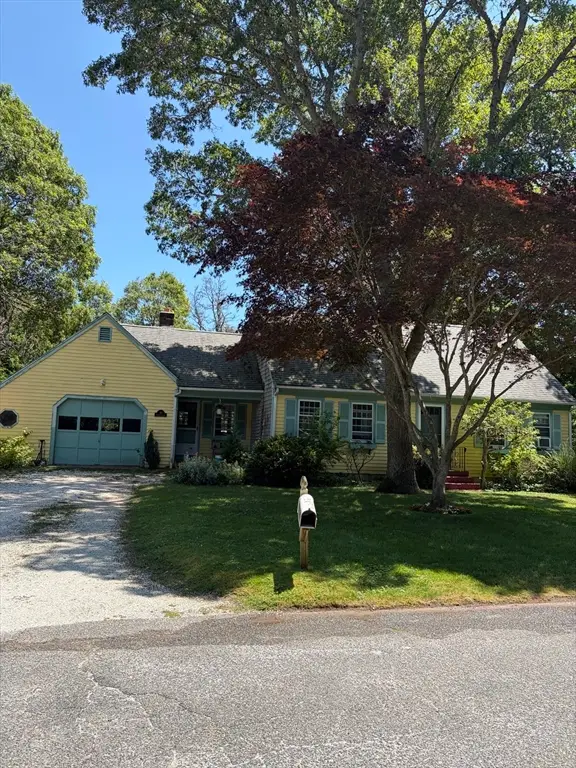 40 Vandermint Ln, Barnstable, MA 02601
