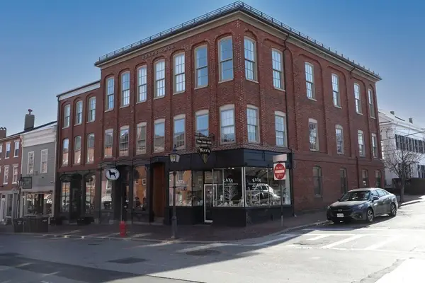 39 State St #4, Newburyport, MA 01950
